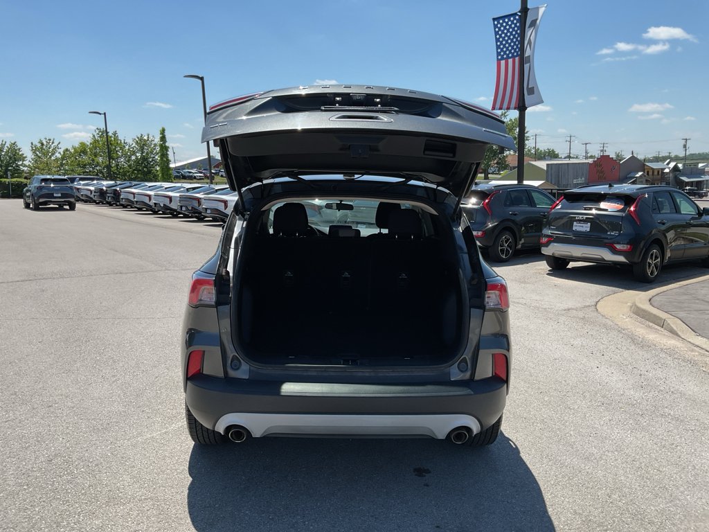 Used 2020 Magnetic Metallic Ford SE image 16
