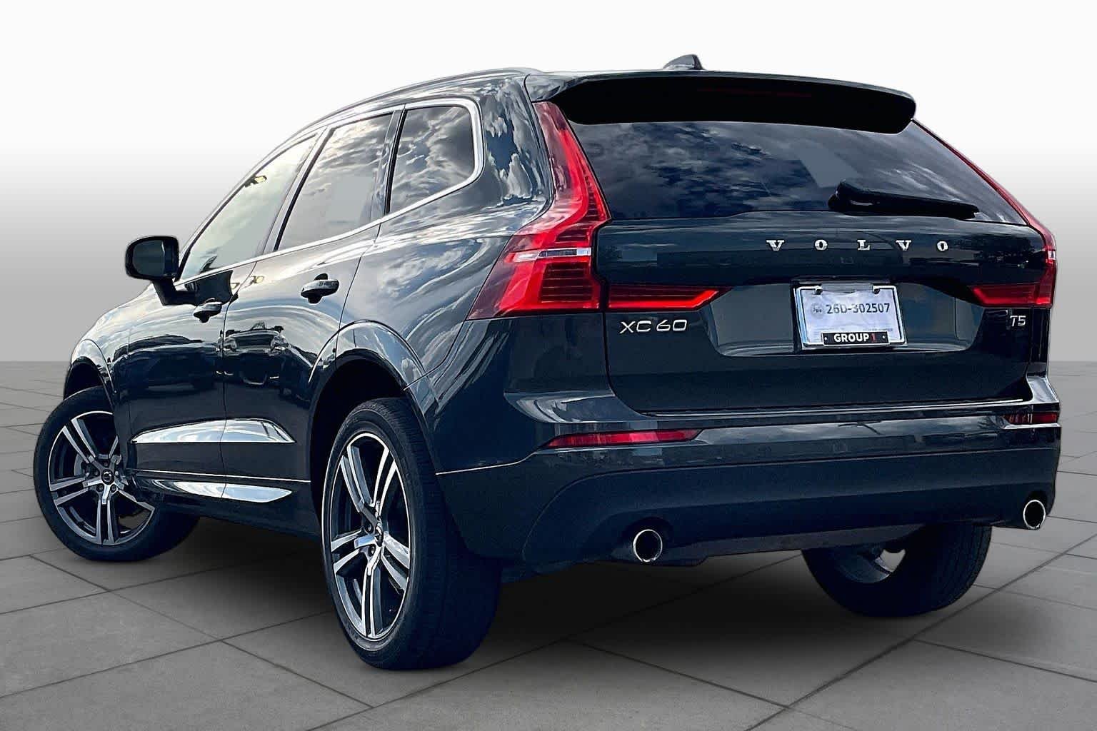 Used 2021  Volvo Momentum image 11