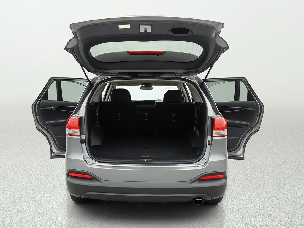 Used 2018 Silver Kia L image 14