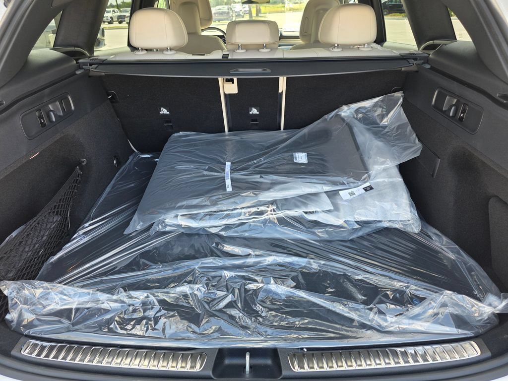 New 2026 Polar White Mercedes-Benz GLC 300 image 57