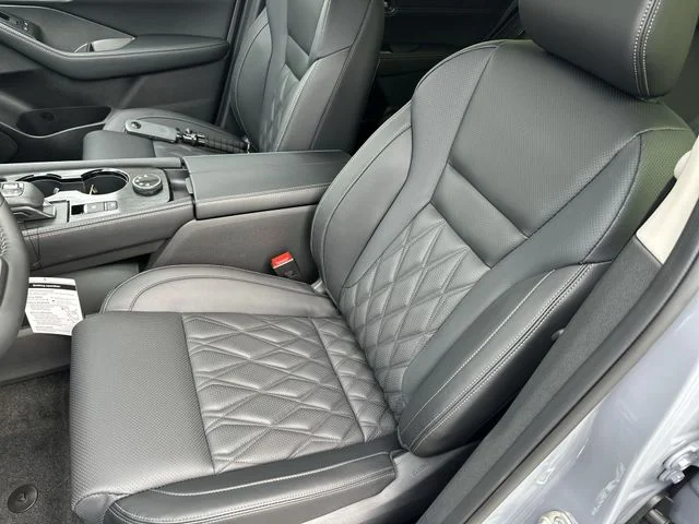 New 2026 Boulder Gray Pearl / Super Black Two-tone Nissan Platinum image 15