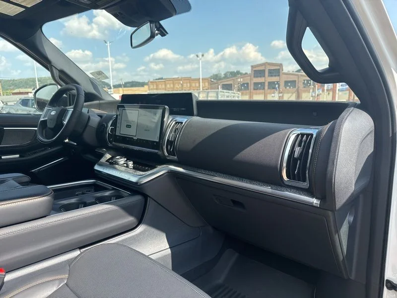 New 2025 Star White Metallic Tri-Coat Ford TREMOR® image 23
