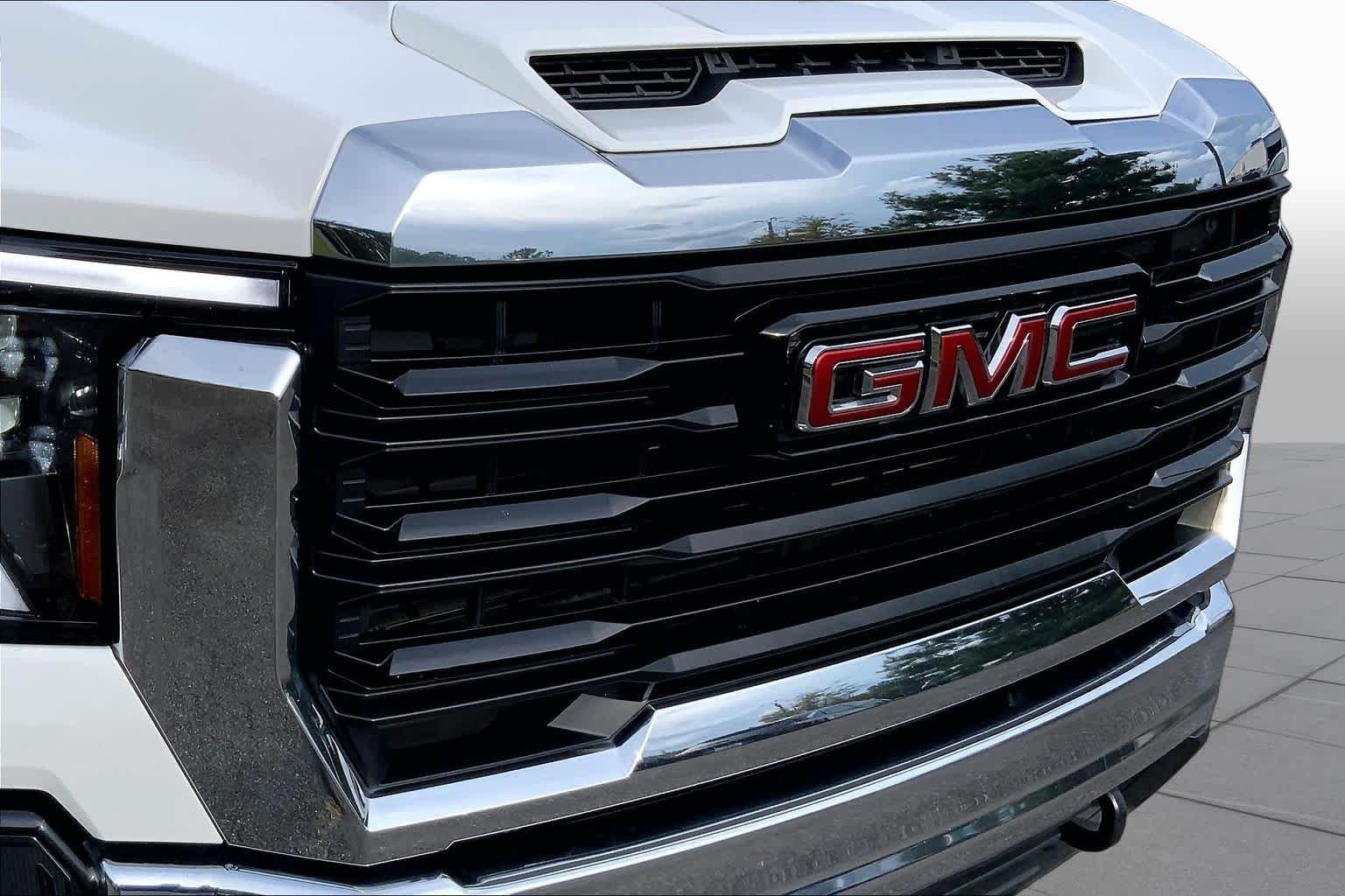 Used 2024 Summit White GMC Pro image 28