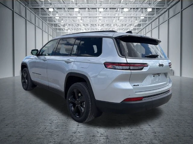New 2026 Silver Zynith Exterior Paint Jeep Limited image 9