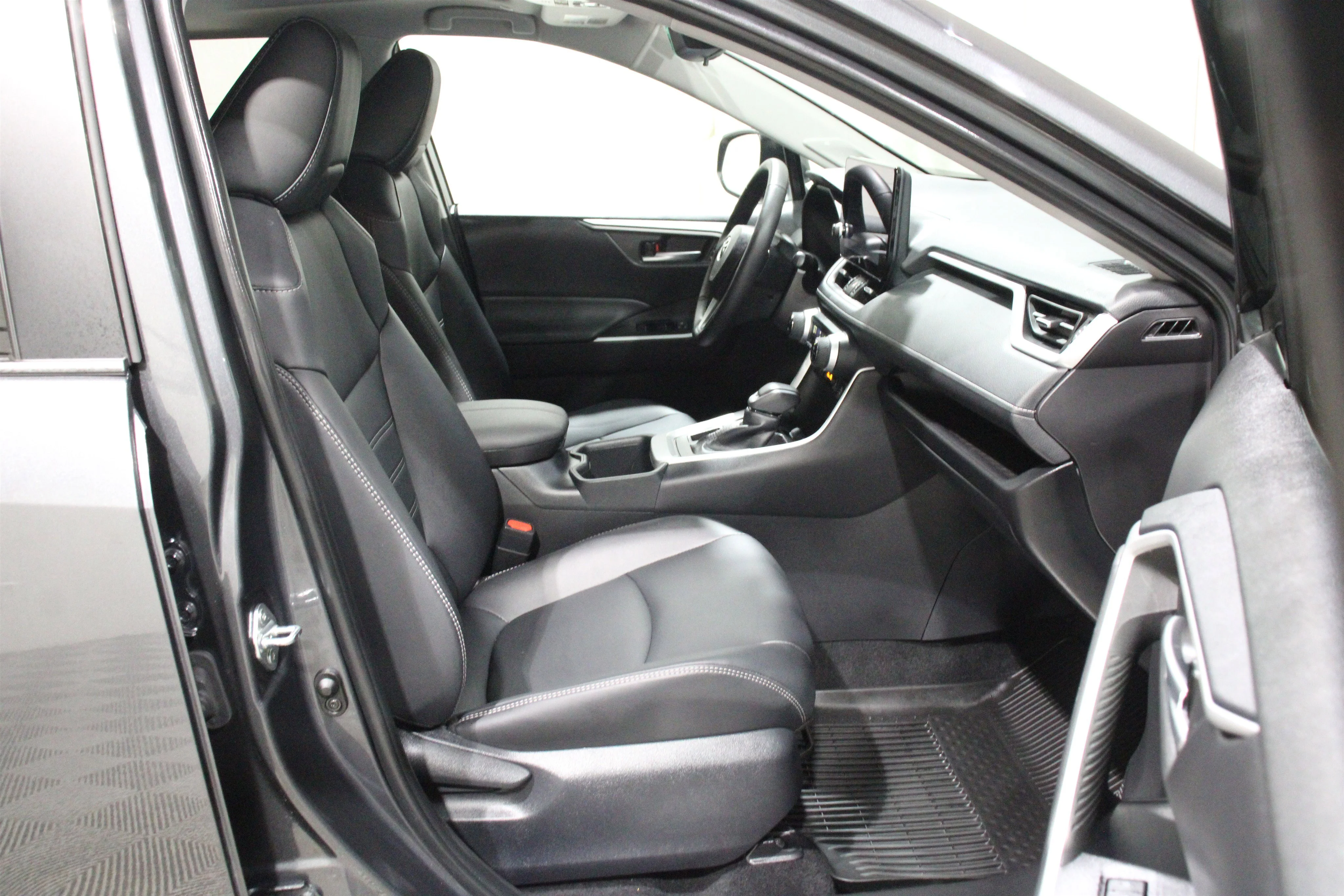 Used 2025 Gray Toyota XLE Premium image 28