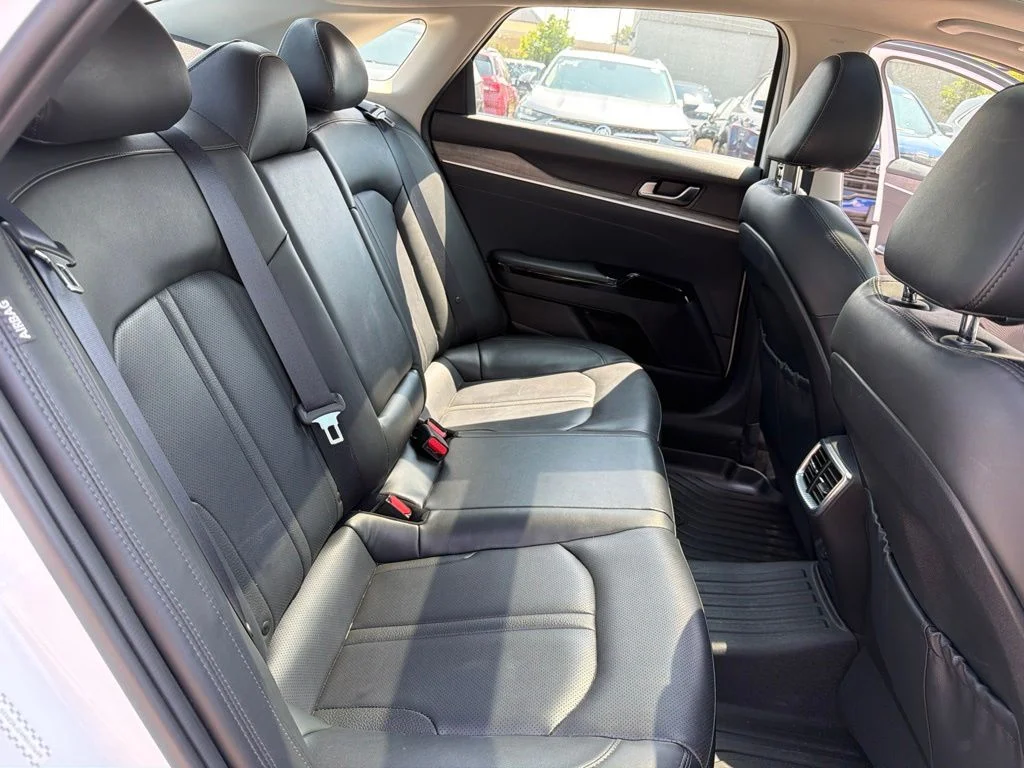 Used 2021 White Kia EX image 24
