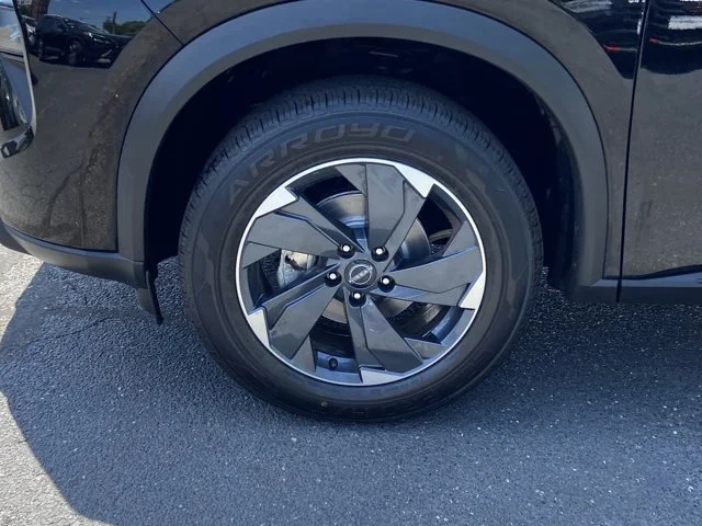2025 Nissan Rogue SV - Photo 10