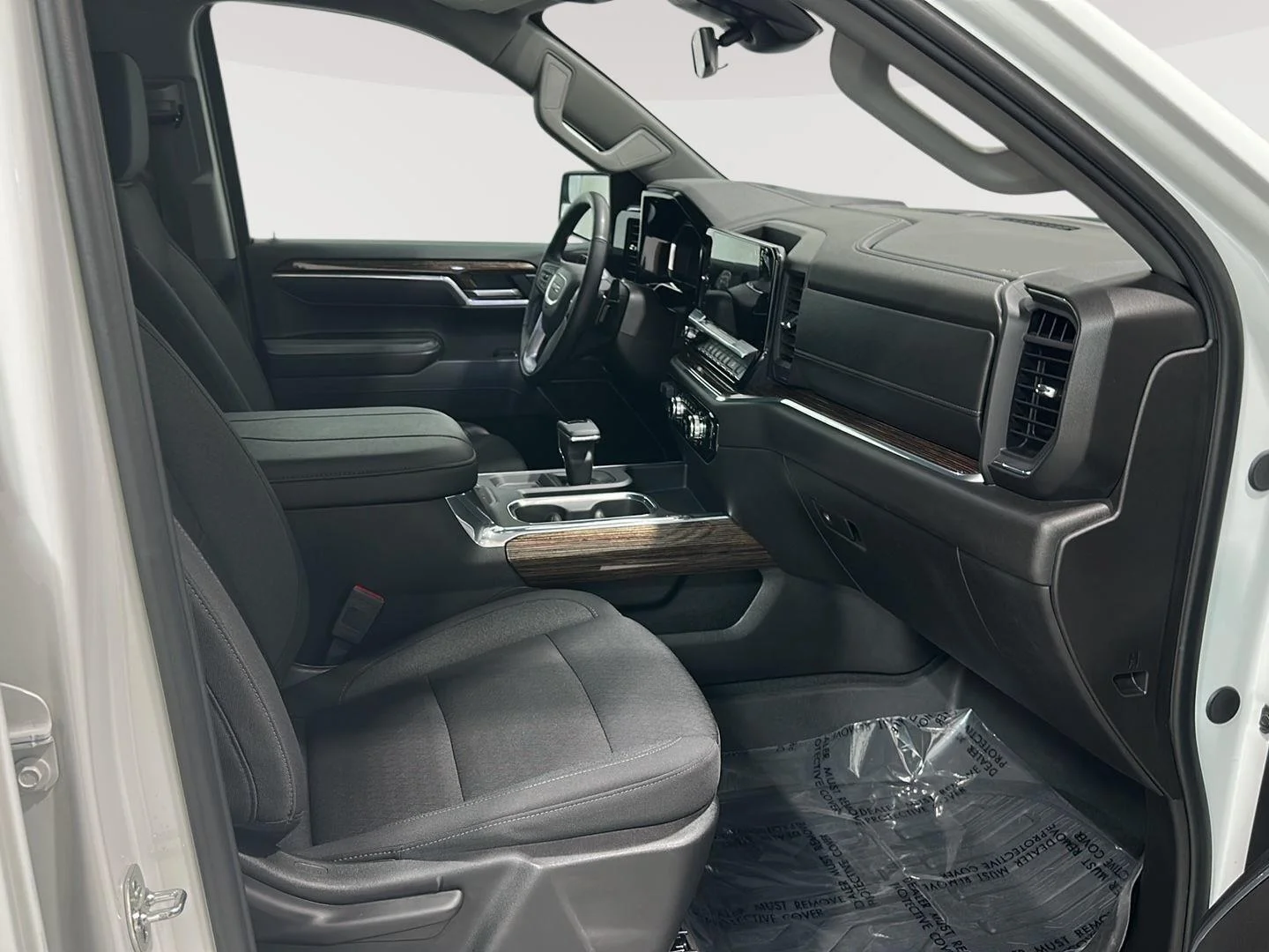 Used 2025 Summit White GMC Elevation image 24