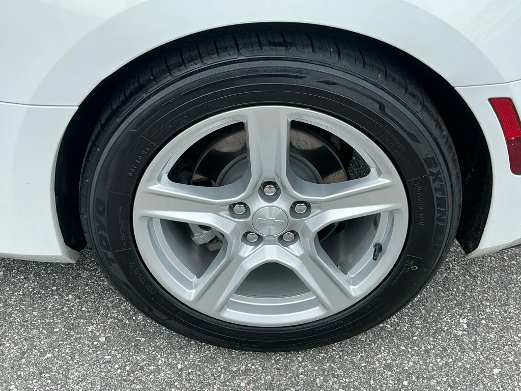 Used 2023 White Chevrolet 1LT image 21