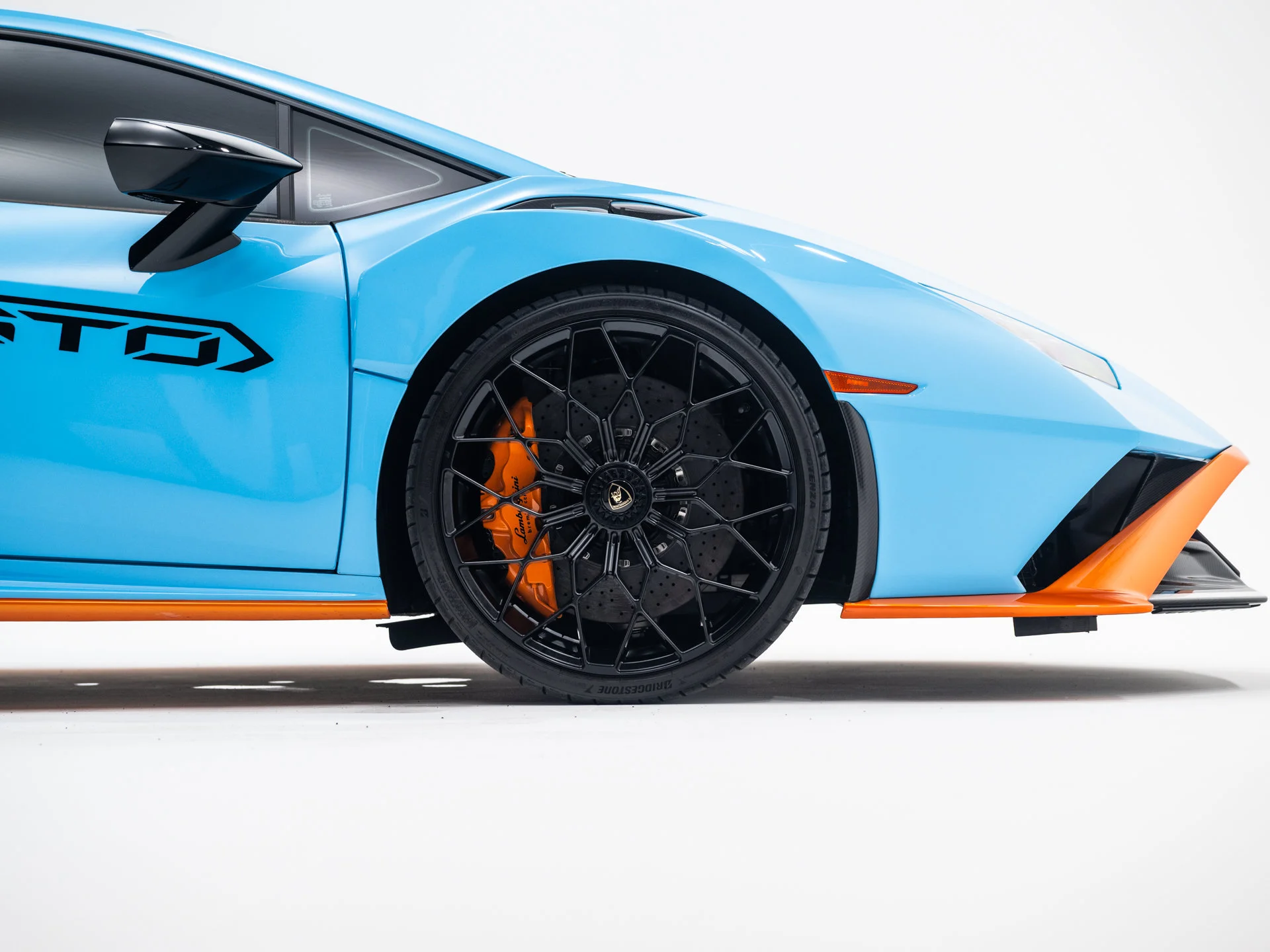 Used 2022 Blu Laufey Metallic Lamborghini Base image 13