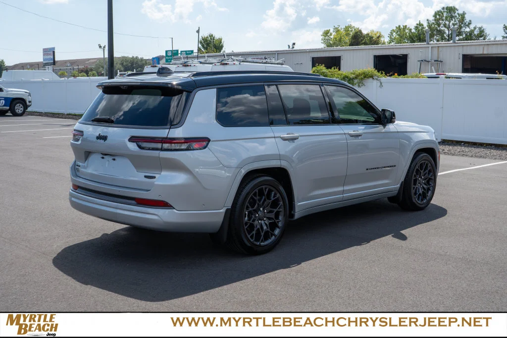New 2026 Silver Zynith Exterior Paint Jeep Summit image 6