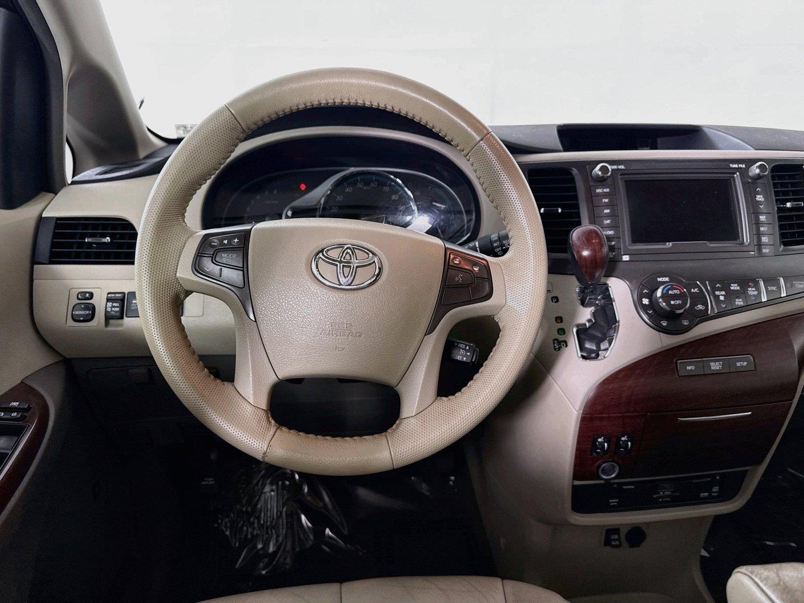 Used 2013 Black Toyota XLE image 34