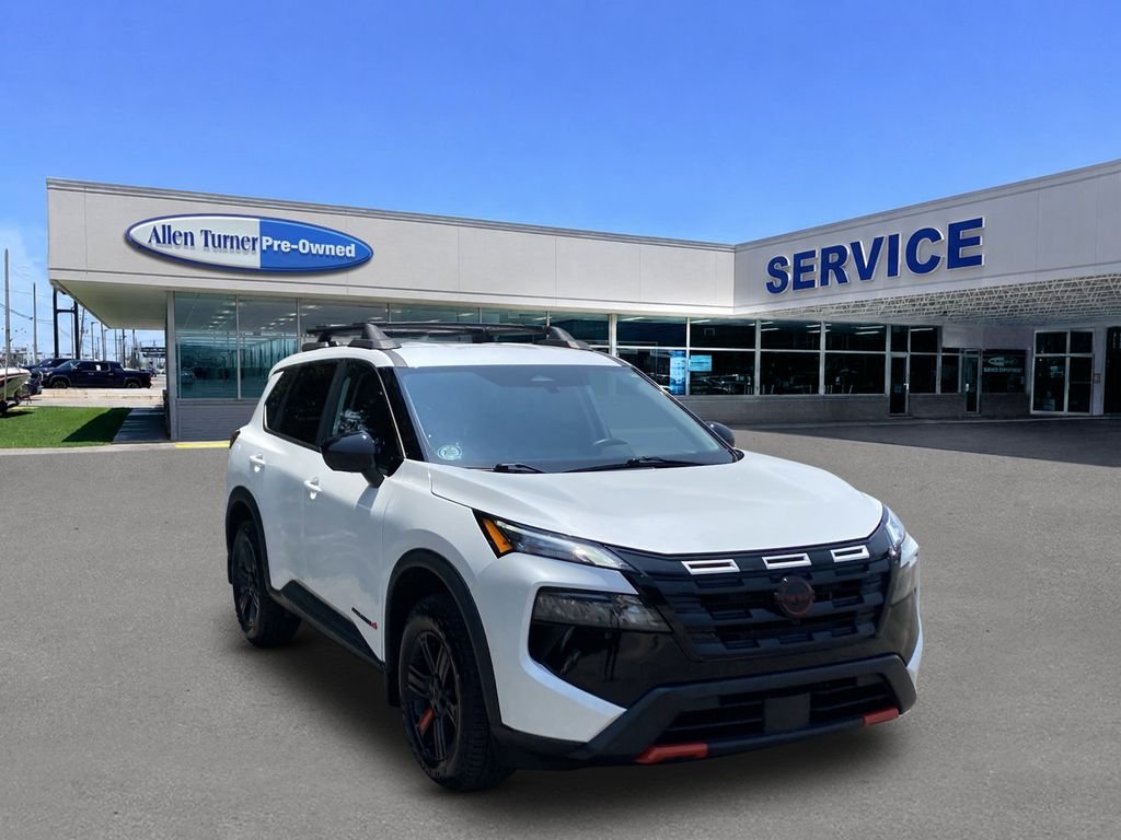 Used 2025 Everest White Pearl Nissan Rock Creek image 2