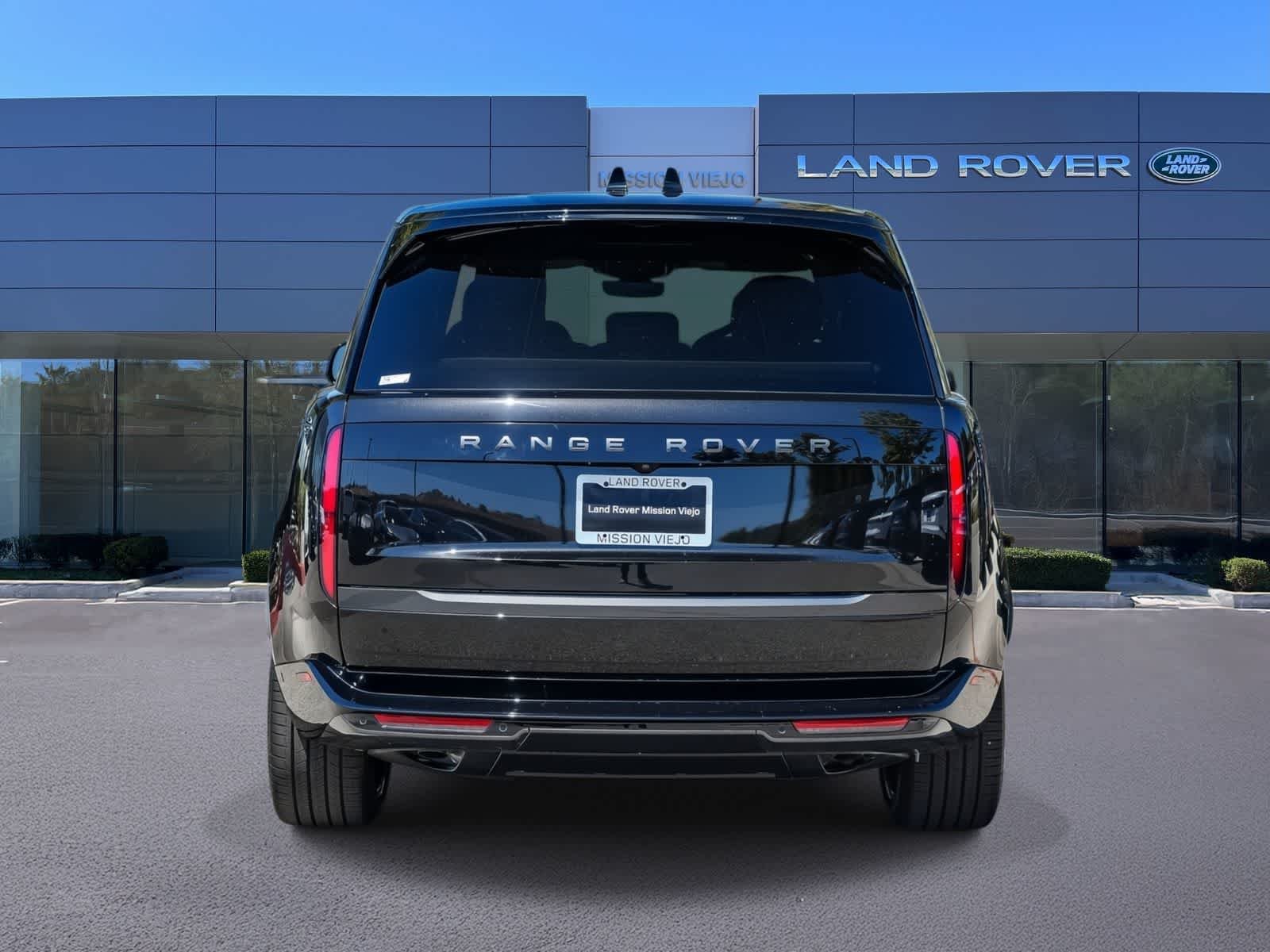 New 2026 Santorini Black Land Rover SE image 5