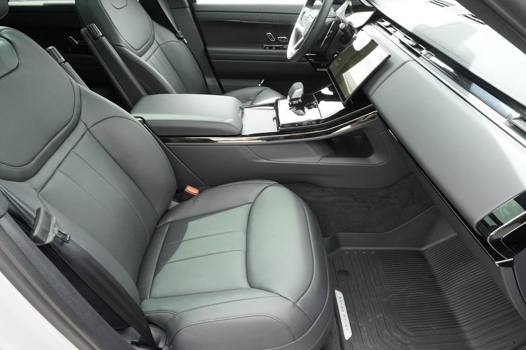 New 2026 Borasco Grey Land Rover SE image 23