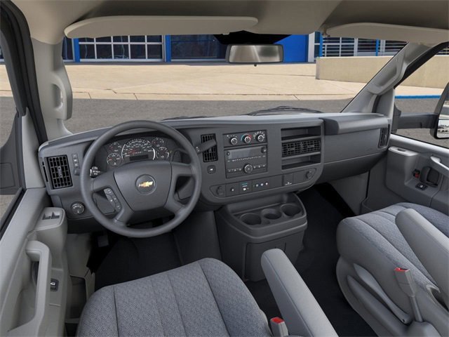 New 2025 Summit White Chevrolet 1WT image 15