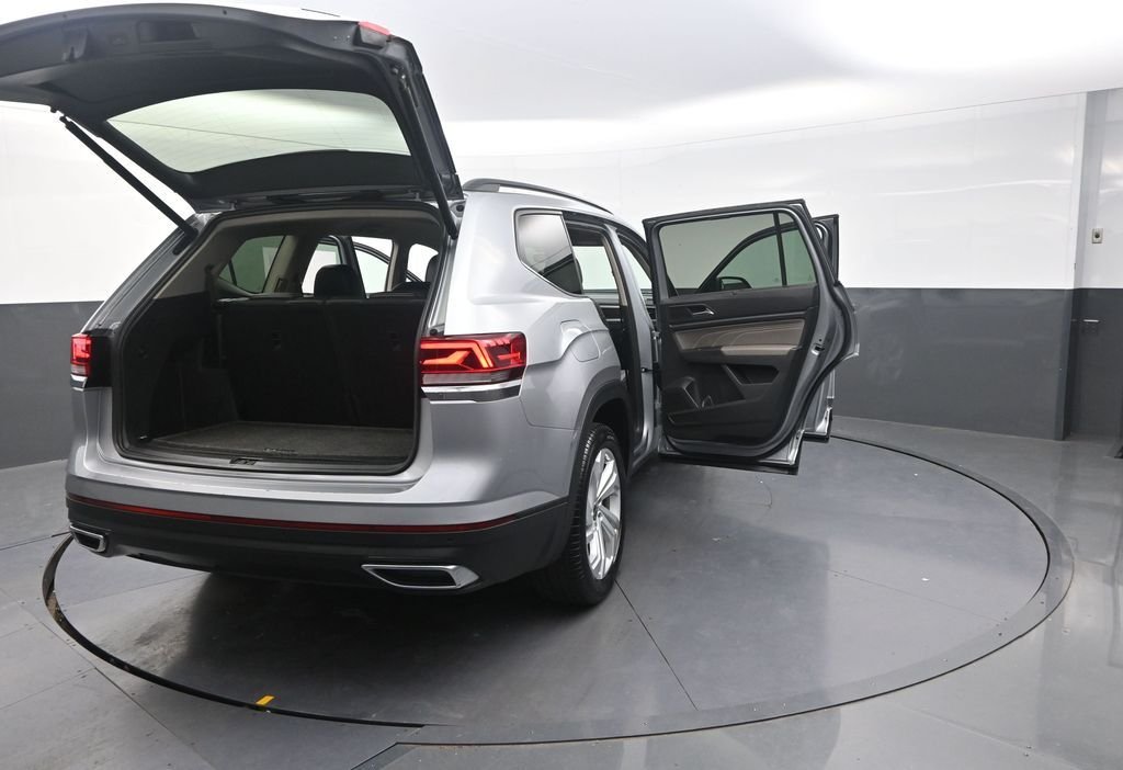 Used 2023 Silver Volkswagen 2.0T SE w/Technology image 37
