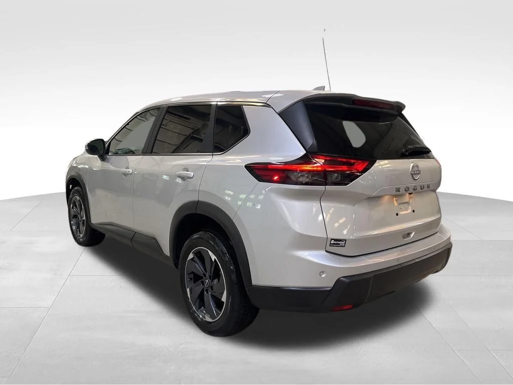 Used 2025 Silver Nissan SV image 3
