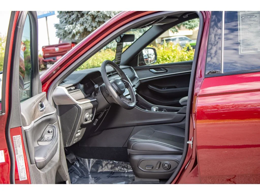 New 2026 Velvet Red Pearlcoat Jeep Laredo Altitude image 28