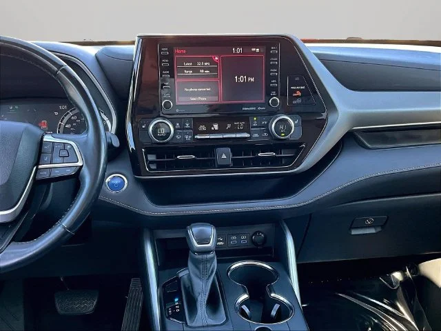 Used 2022 Beige Toyota Bronze Edition image 9