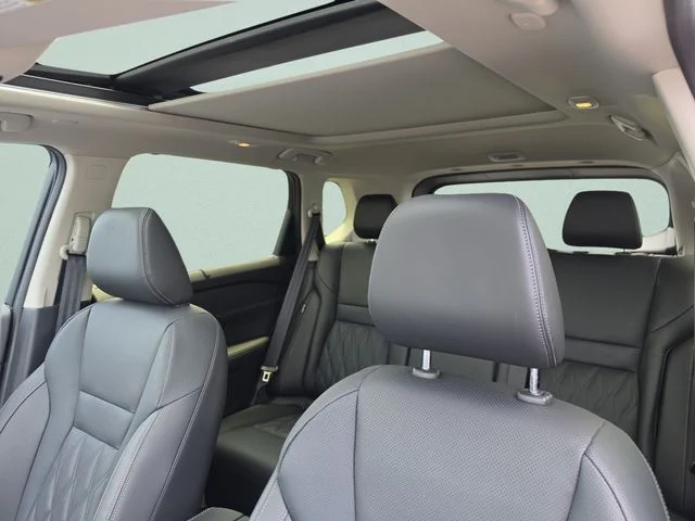 Used 2025 Gold Nissan Platinum image 34