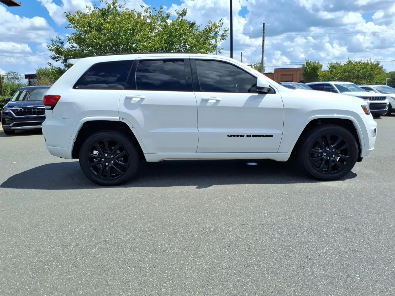 Used 2020 Bright White Clearcoat Jeep Altitude image 11
