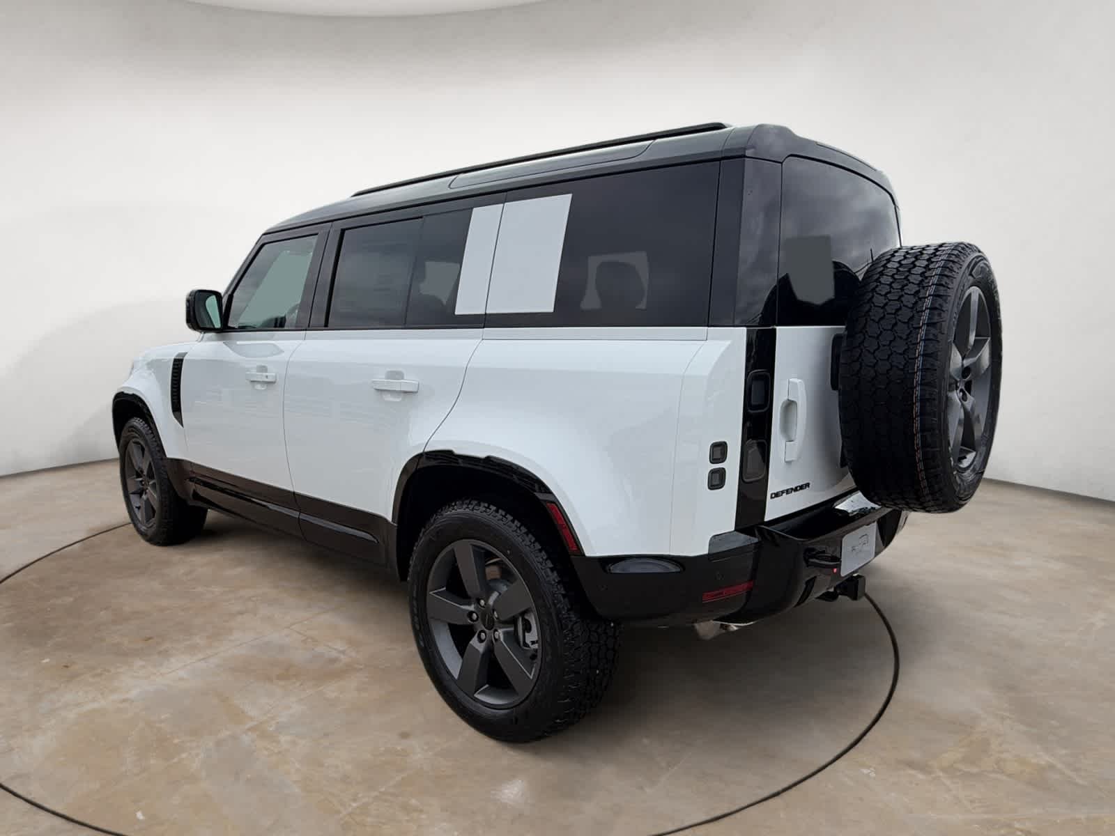 New 2026 Fuji White Land Rover X-Dynamic SE image 3