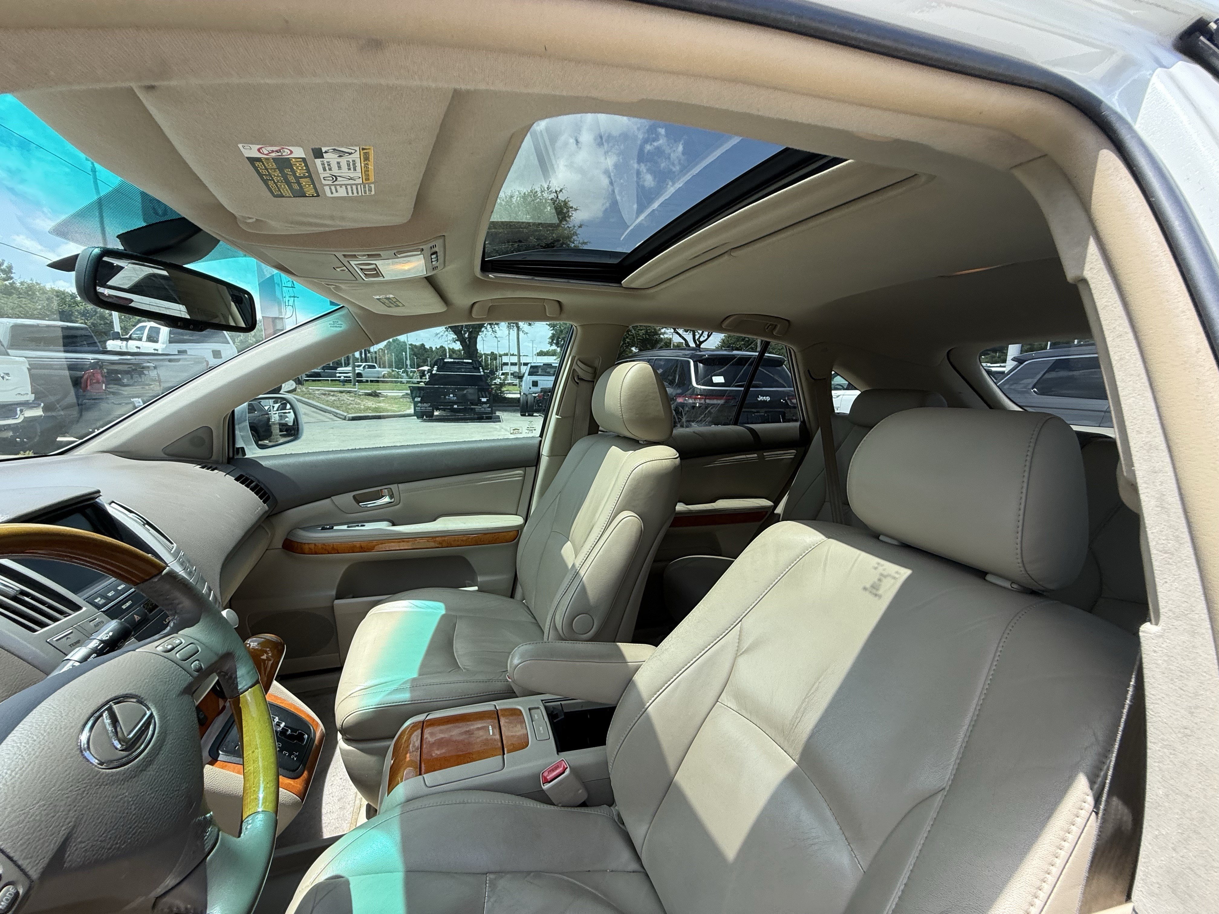 Used 2008 White Lexus  image 26