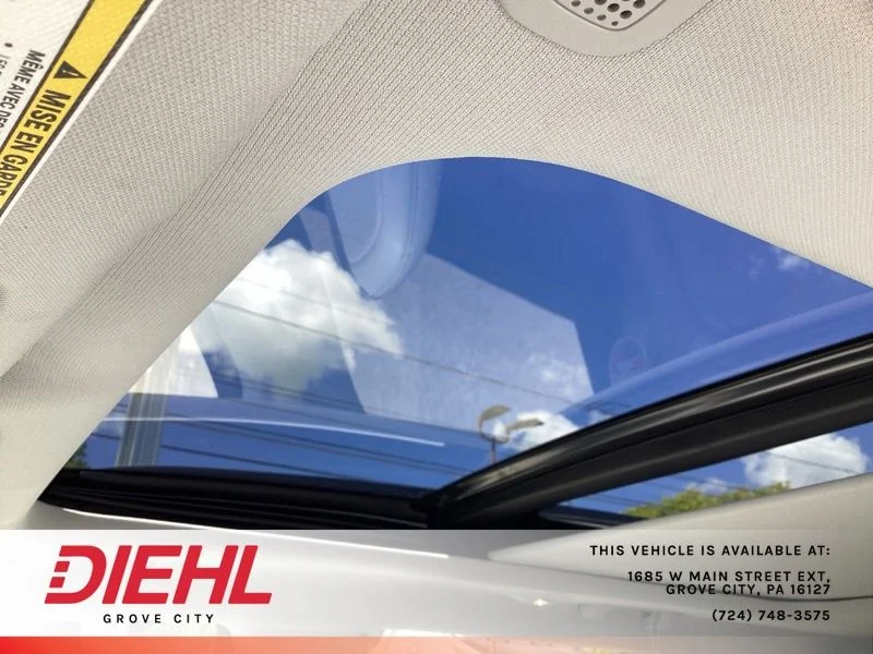 Used 2022 White Jeep Latitude Lux image 18