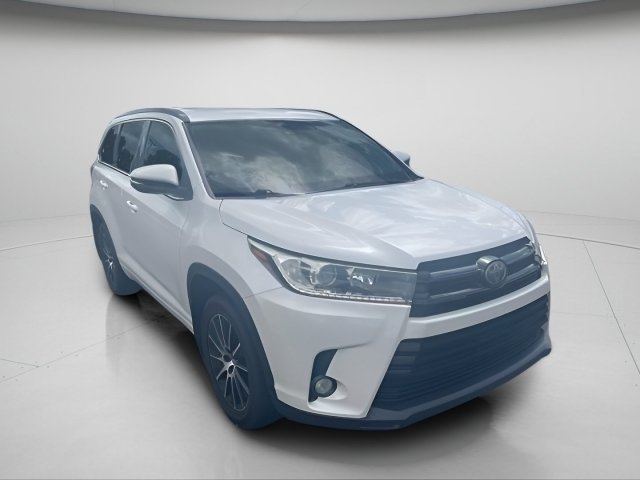 Used 2017 Blizzard Pearl Toyota XLE image 4