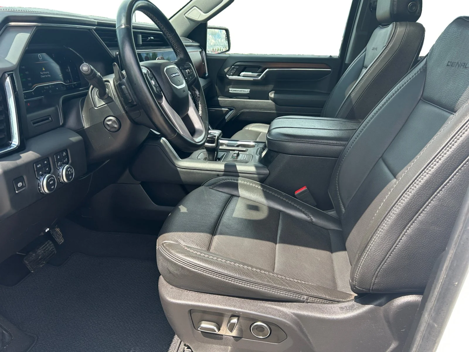 Used 2024 White GMC Denali Crew 6.2L Leather Sunroof Nav 4x4 image 14