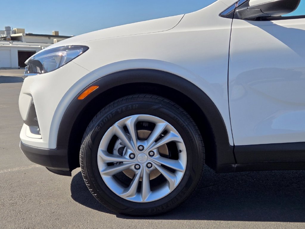 Used 2023 SUMMIT WHITE Buick Preferred image 9