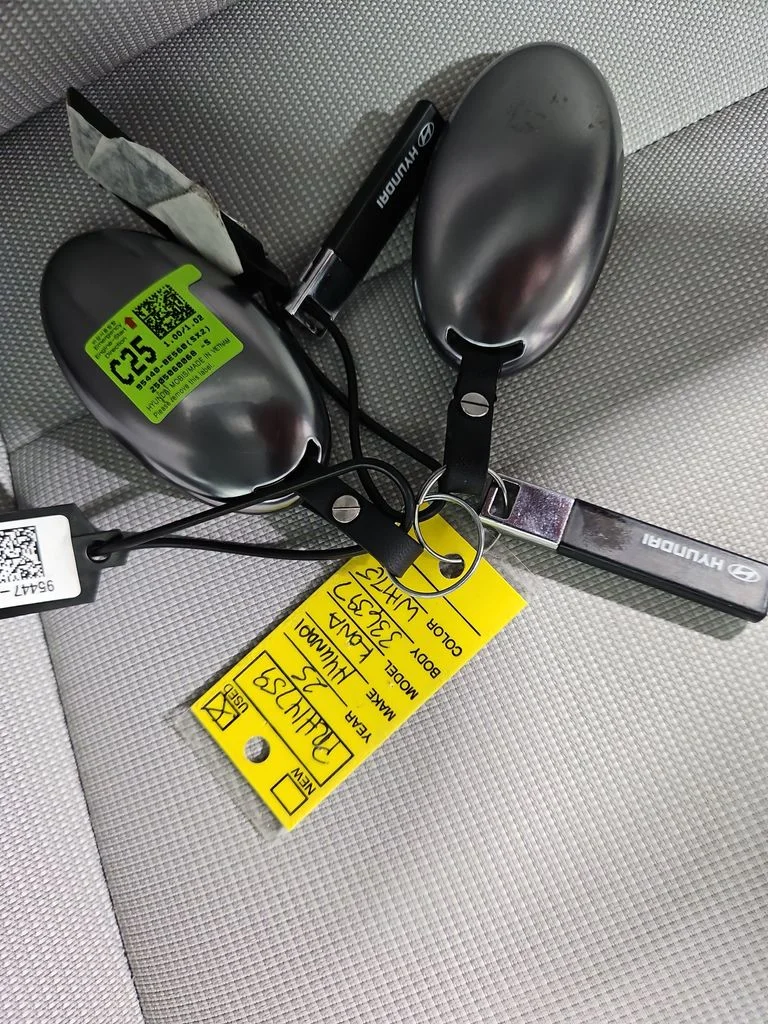 Used 2025 White Hyundai SEL Convenience image 30