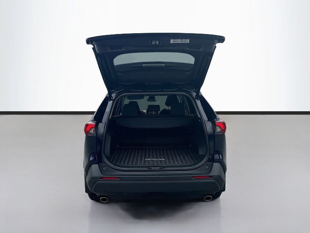 Used 2025  Toyota XLE image 9