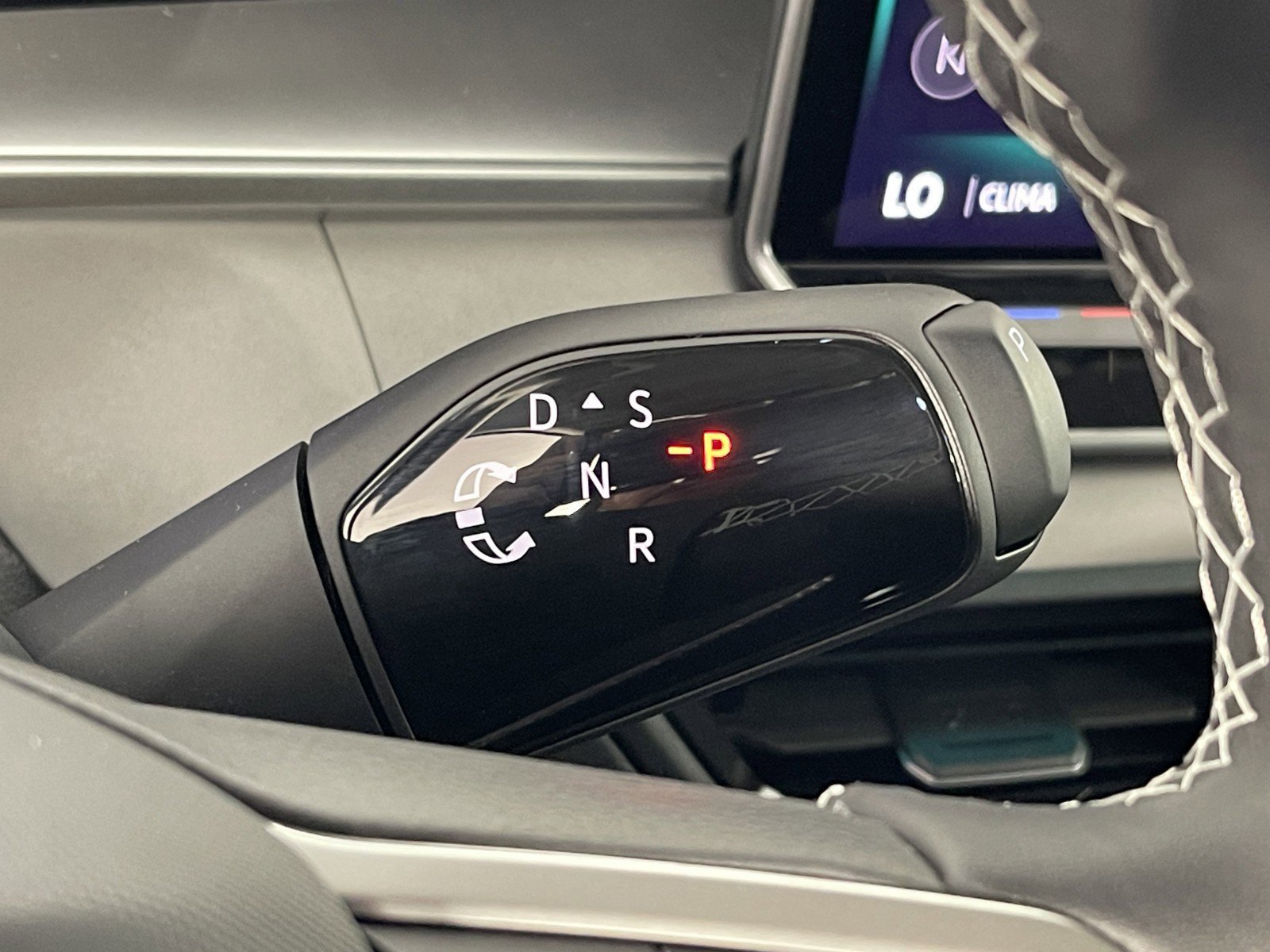 2025 Volkswagen Tiguan SE - Photo 26