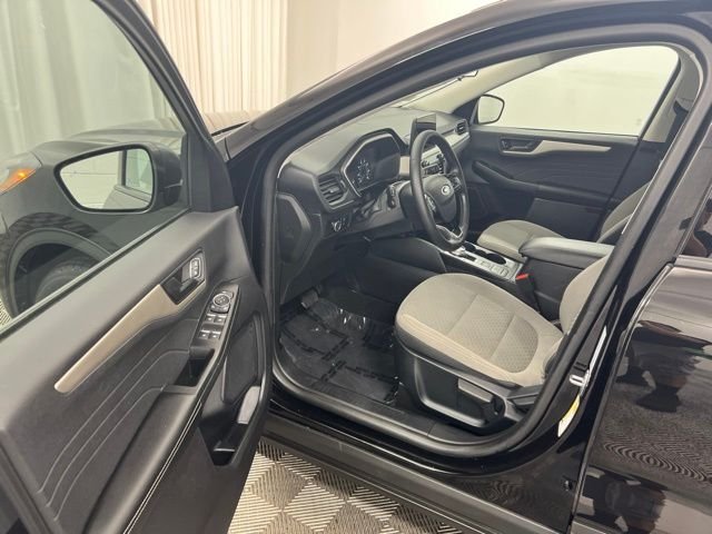 Used 2022 Black Ford SE image 12