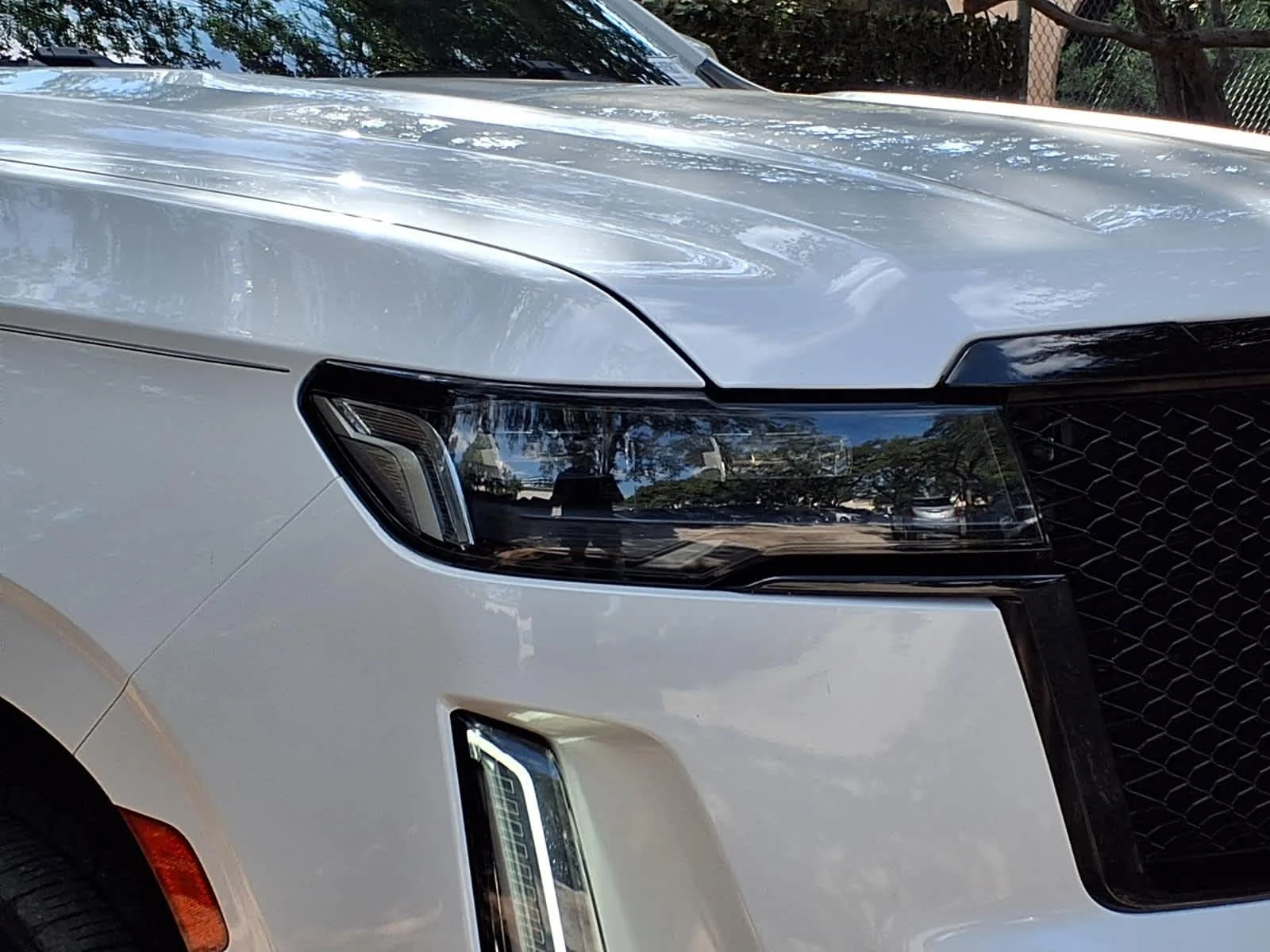 Used 2021 CRYSTAL WHITE TRICOAT Cadillac Sport image 9