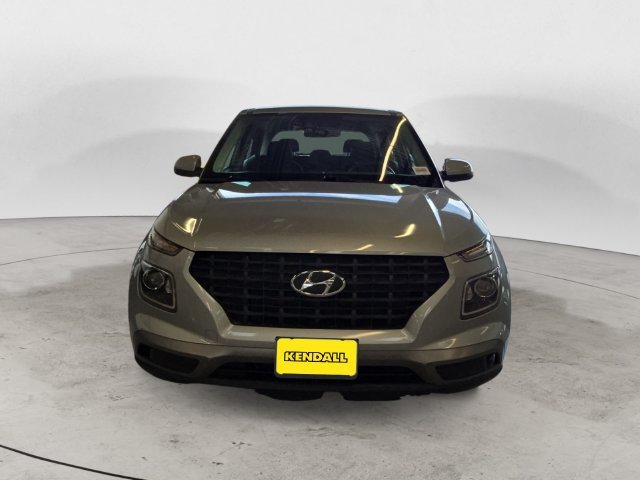 Used 2020 Silver Hyundai SE image 2