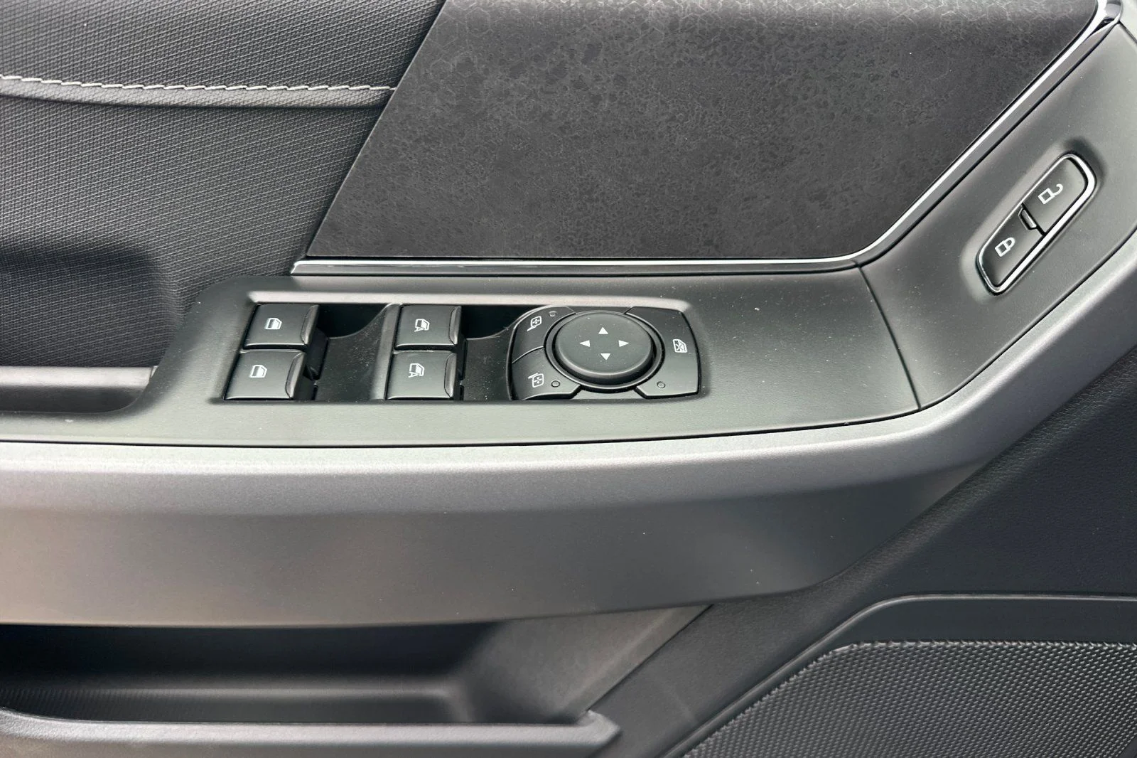 New 2026 Carbonized Gray Metallic Ford XLT image 7