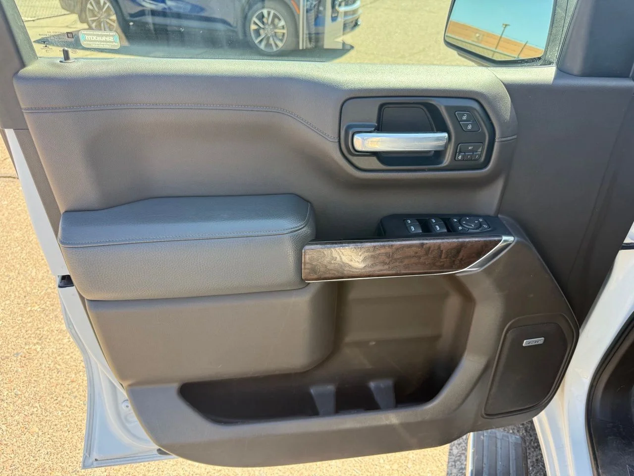 Used 2019 White Frost Tricoat GMC Denali image 16
