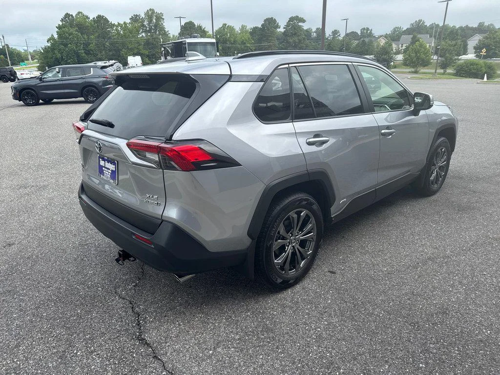Used 2022 Silver Sky Metallic Toyota Hybrid XLE Premium AWD (Natl) image 4