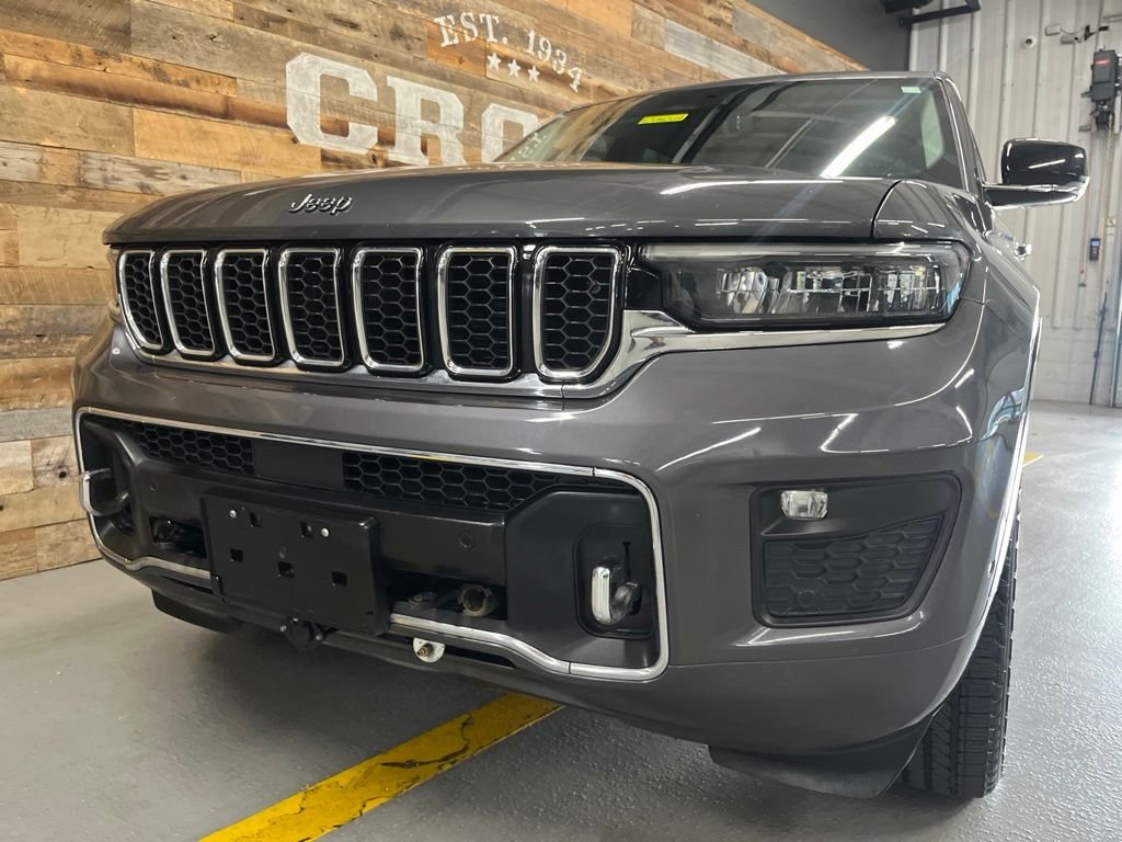 Used 2022 Gray Metallic Jeep Overland image 8