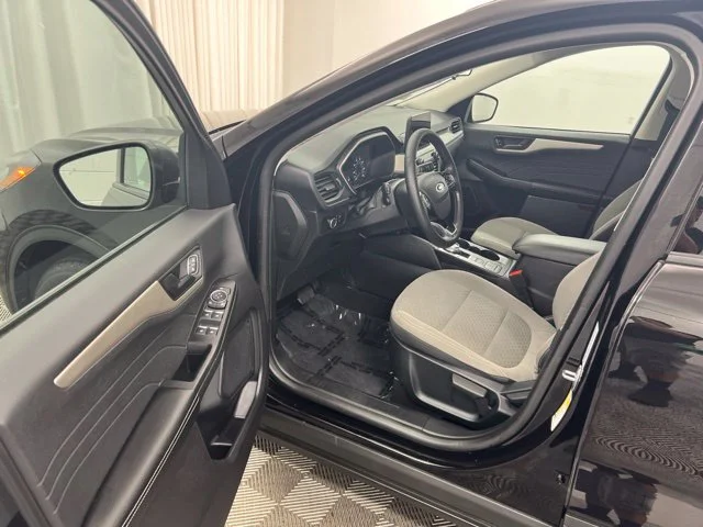 Used 2022 Black Ford SE image 12