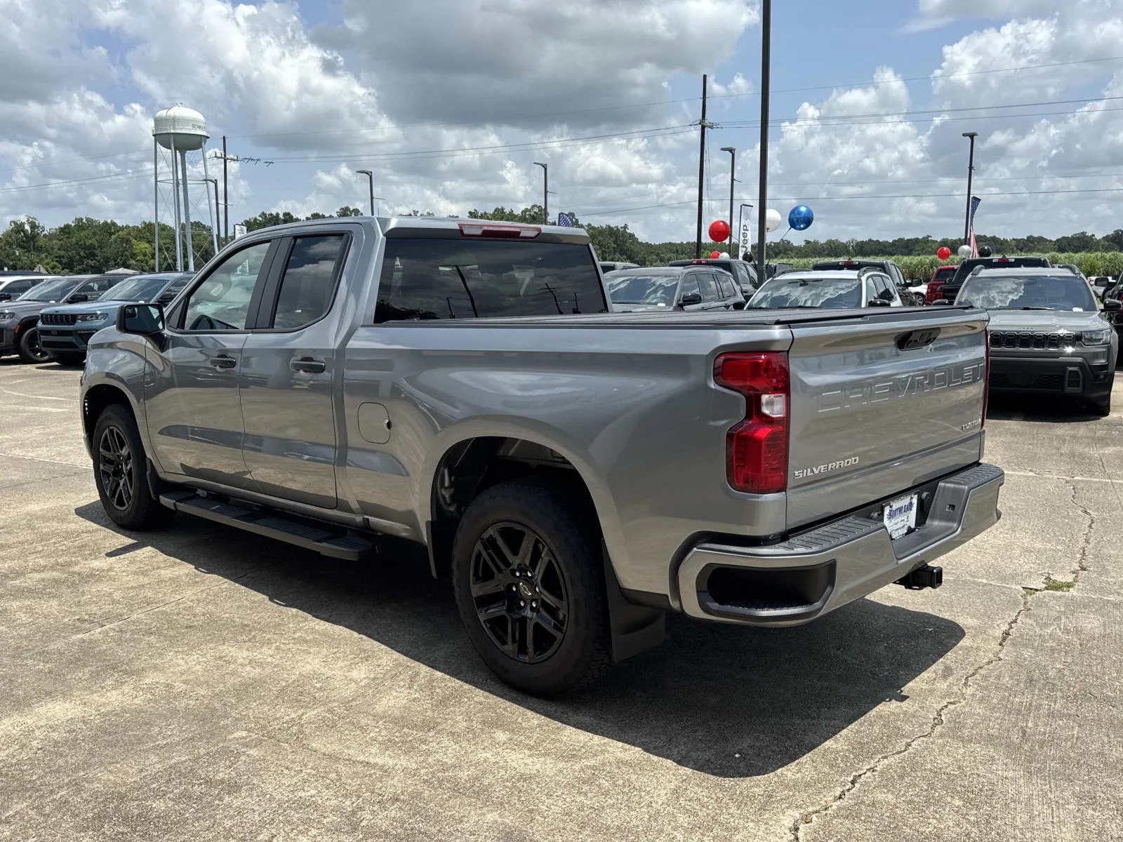 Used 2024 STERLING GRAY MET Chevrolet Custom image 5