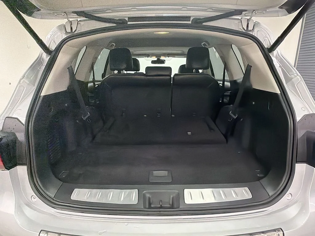 Used 2019 Liquid Platinum INFINITI LUXE image 27