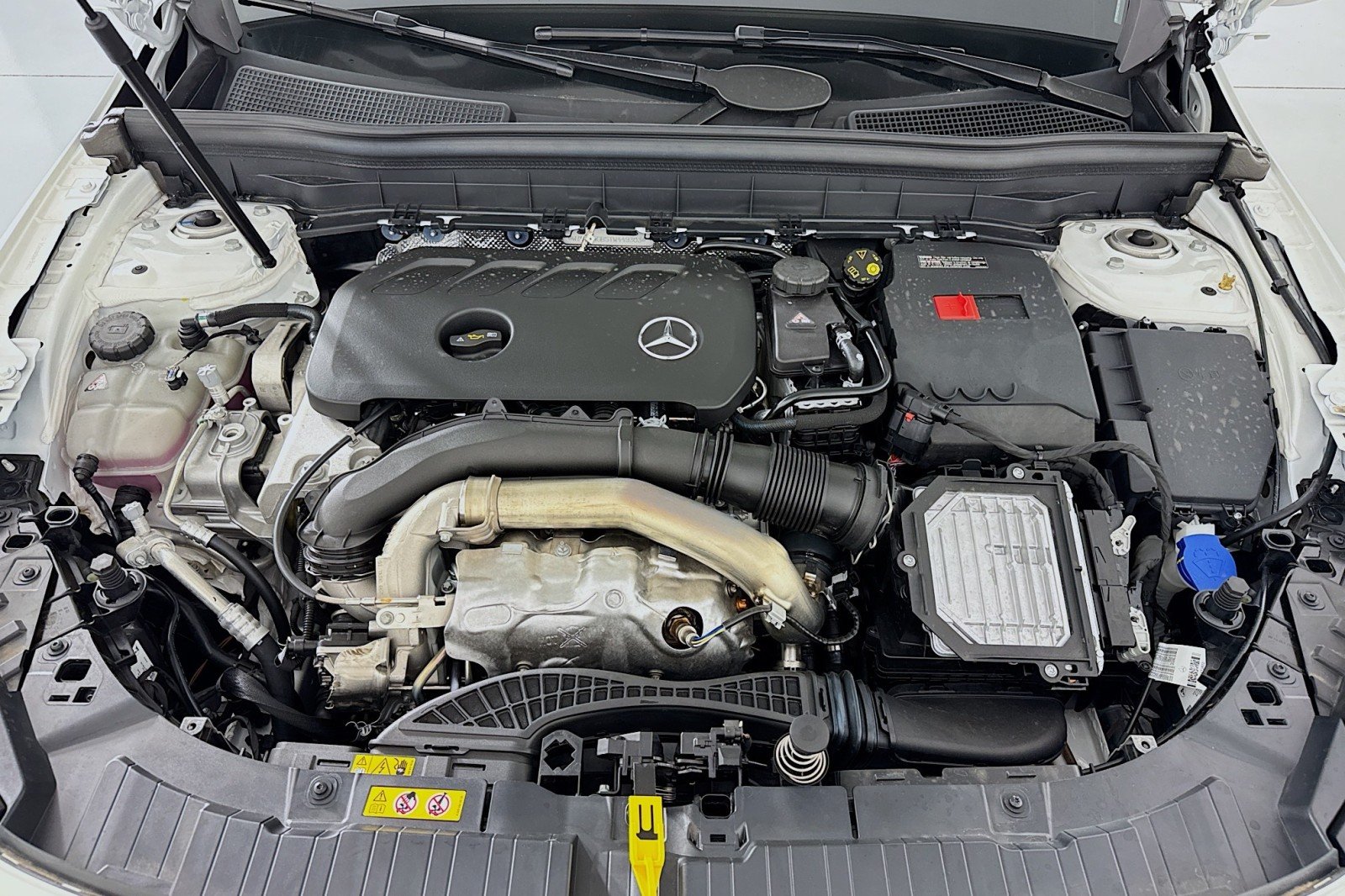 Certified Used 2026 Polar White Mercedes-Benz GLB 250 image 12