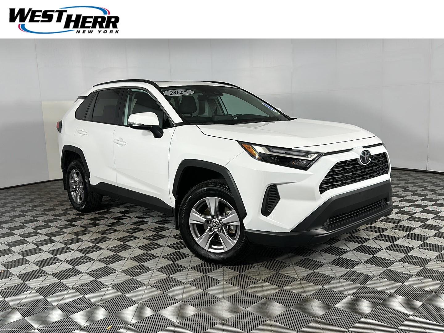 Used 2025 Ice Cap Toyota XLE image 1