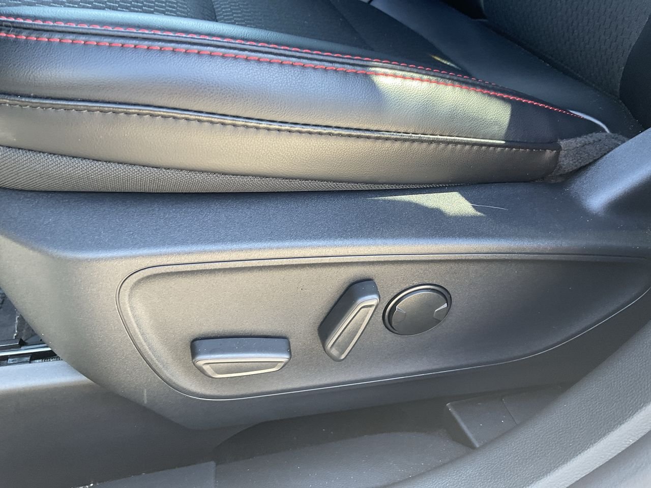 2026 Ford Escape ST-Line - Photo 12