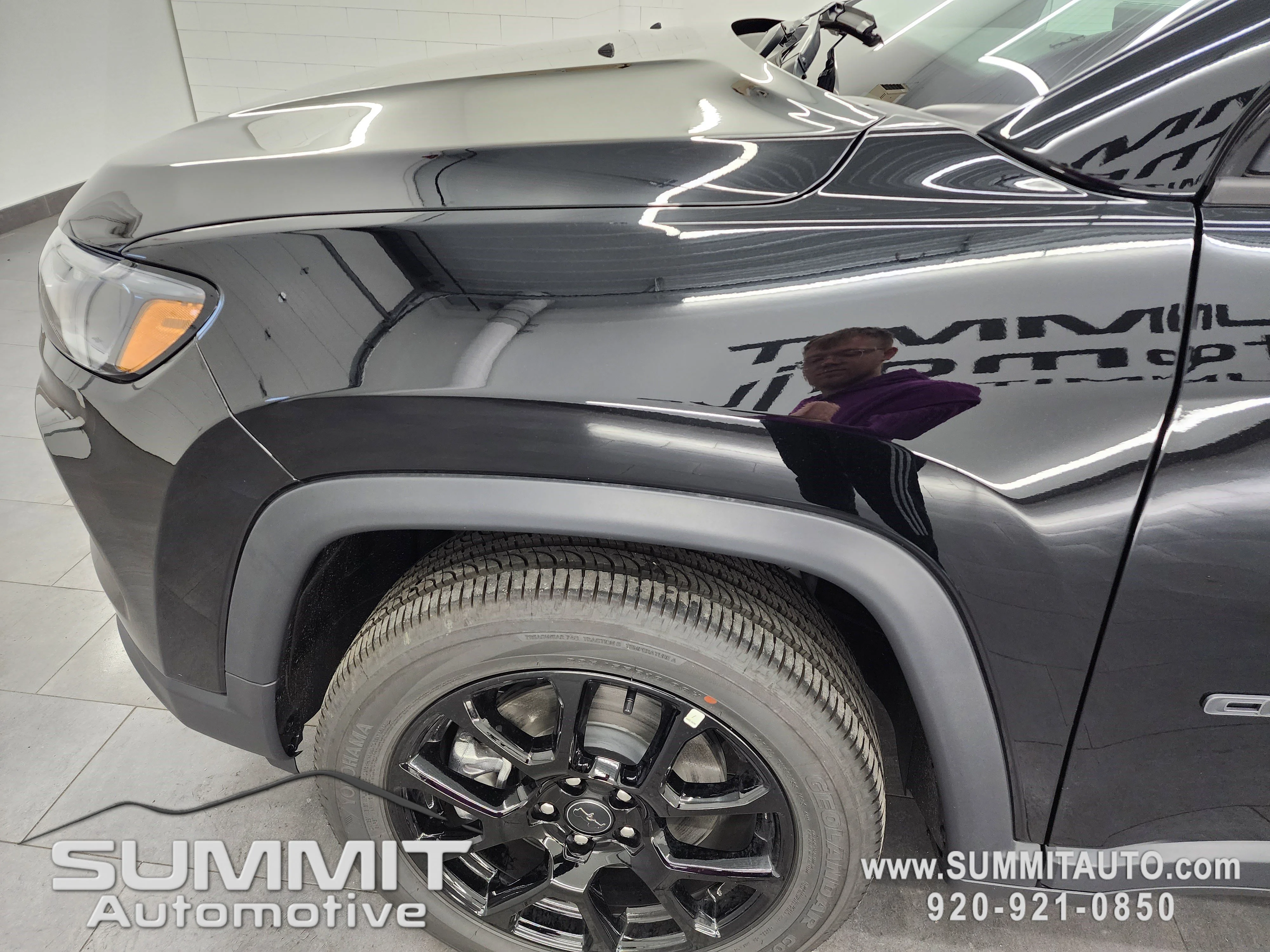 New 2026 Diamond Black Crystal Pearlcoat Jeep Latitude image 33