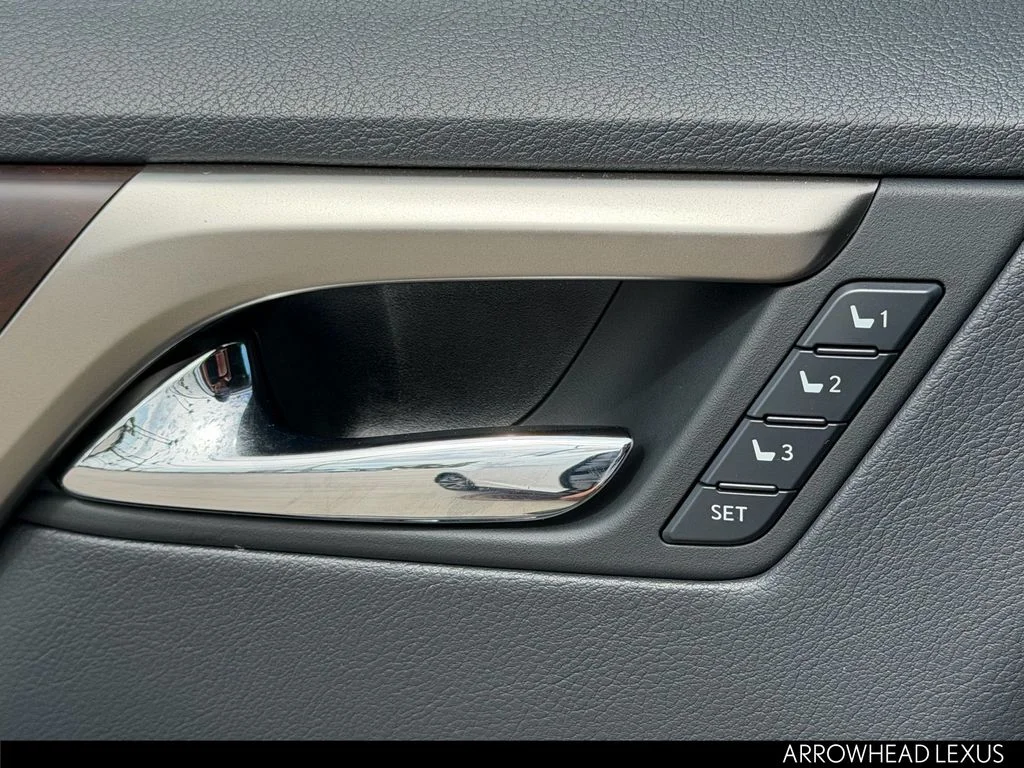Used 2020 White Lexus 350 image 19